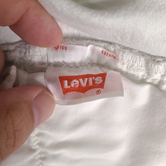 Levi's Shorts Womens Size 27 White Altered 501 Side Zipper Denim Cutoff Frayed - Picture 8 of 16